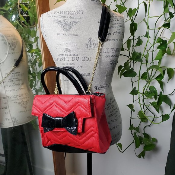 BETSEY JOHNSON | Zig Zag Pattern Sparkle Black Bow Gold Chain Crossbody Handbag - Picture 10 of 16